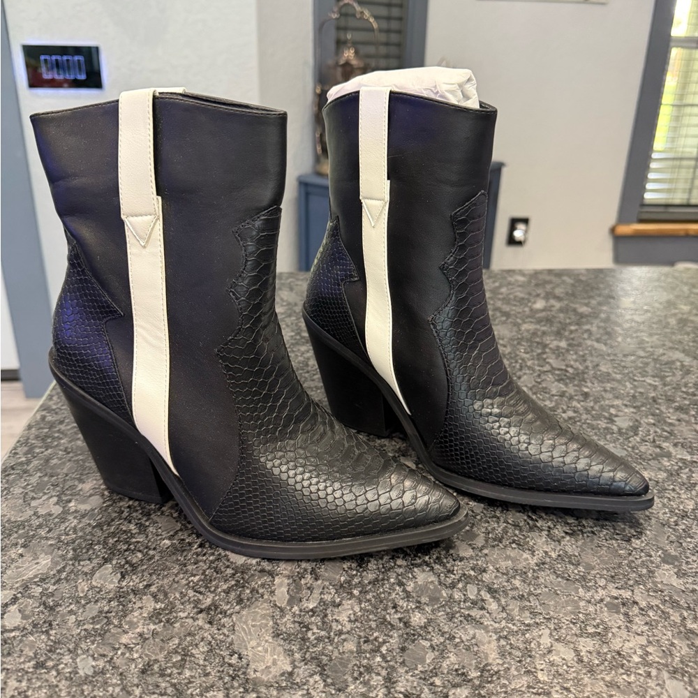 Madden Girl - Holster Western Boot - Mid Calf Snake Pointed Toe - Size 7